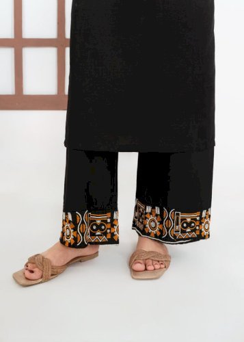 Koh-e-Noor 2PCS – Black Embroidered Linen Kurta Set