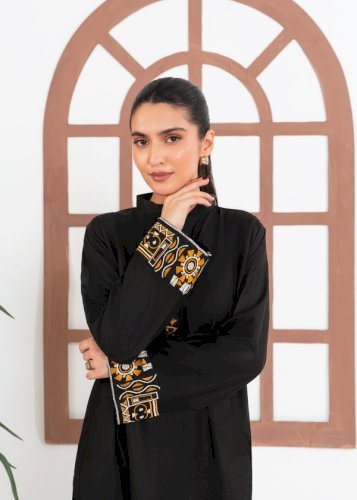 Koh-e-Noor 2PCS – Black Embroidered Linen Kurta Set